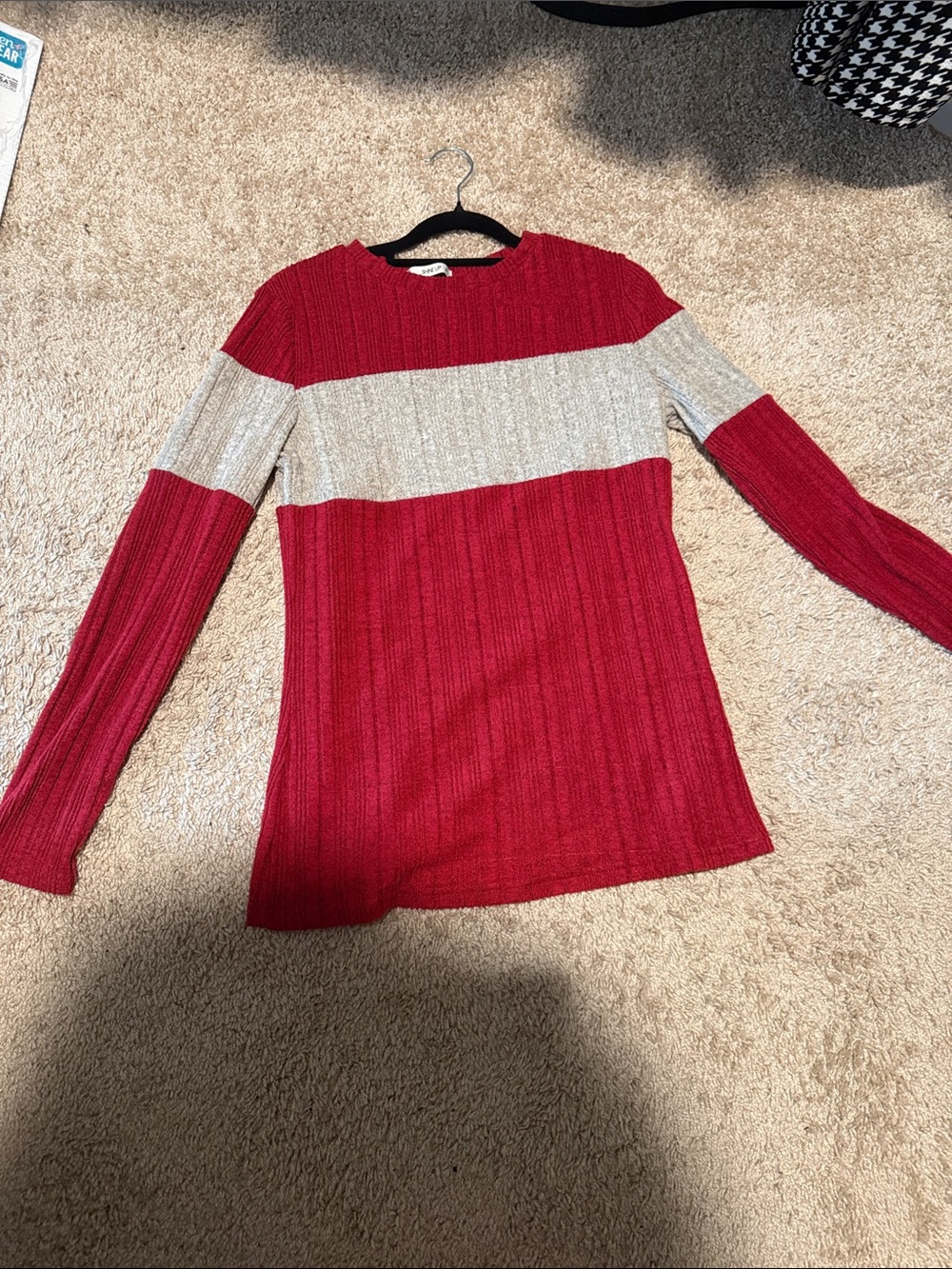 Ribbed Long-Sleeve Colorblock Sweater - Red & Grey